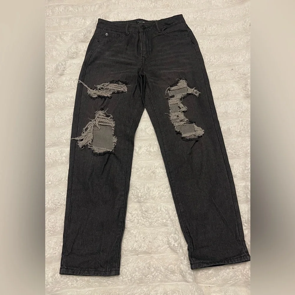 Fashion Nova Black Distressed Straight Leg 🌷Jeans